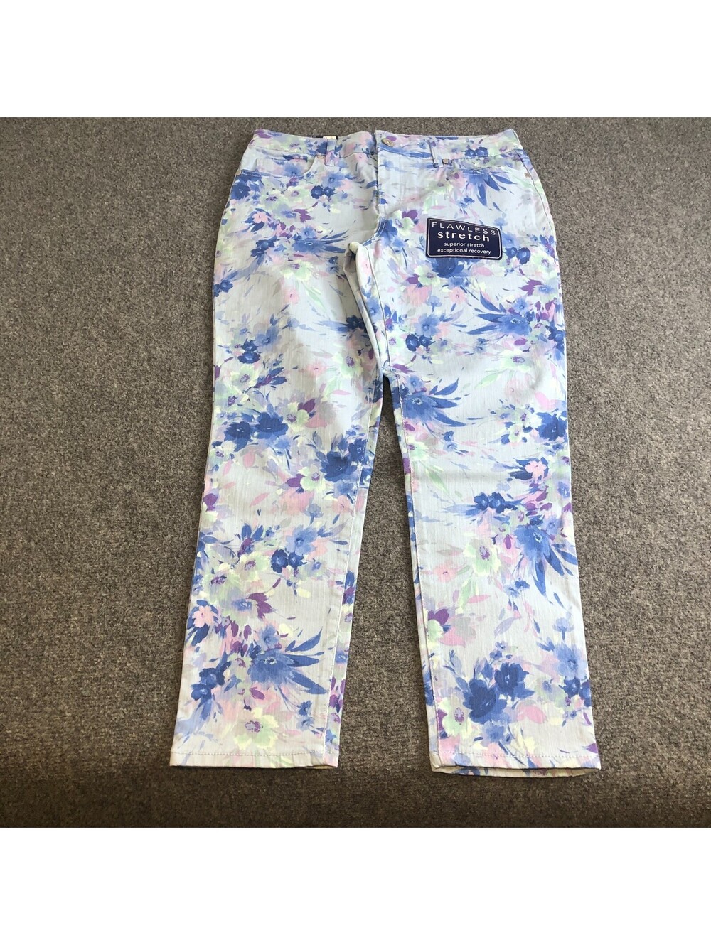 Bandolino Mandie Capri Cropped Pants 8 Blue Stretch Floral Design NWT